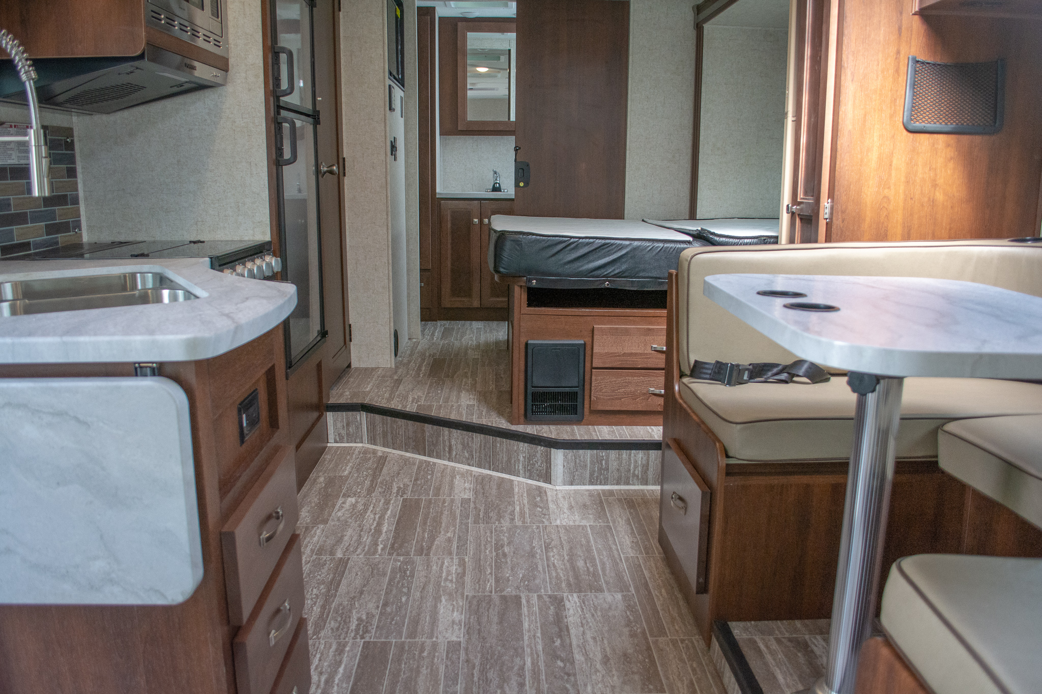 Sunseeker (2440DS) 27' Motorhome Utah RV Rentals